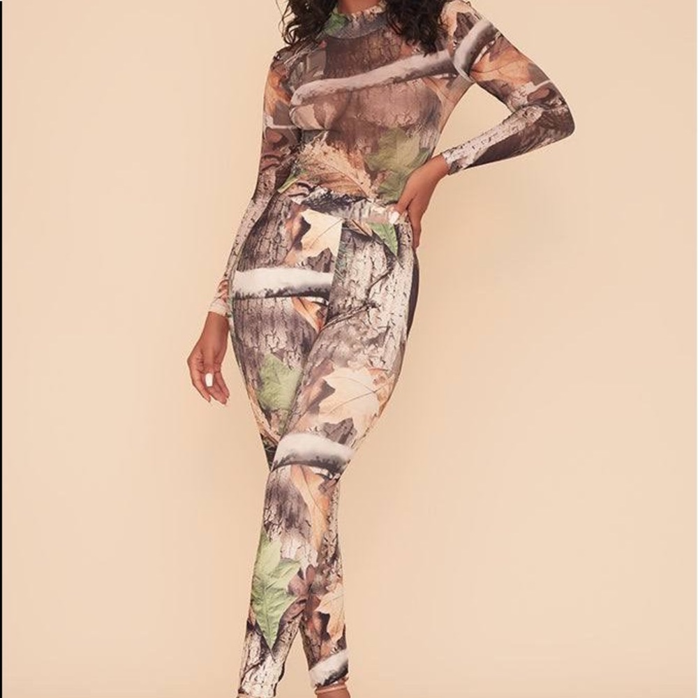 Mesh Camo two piece set .